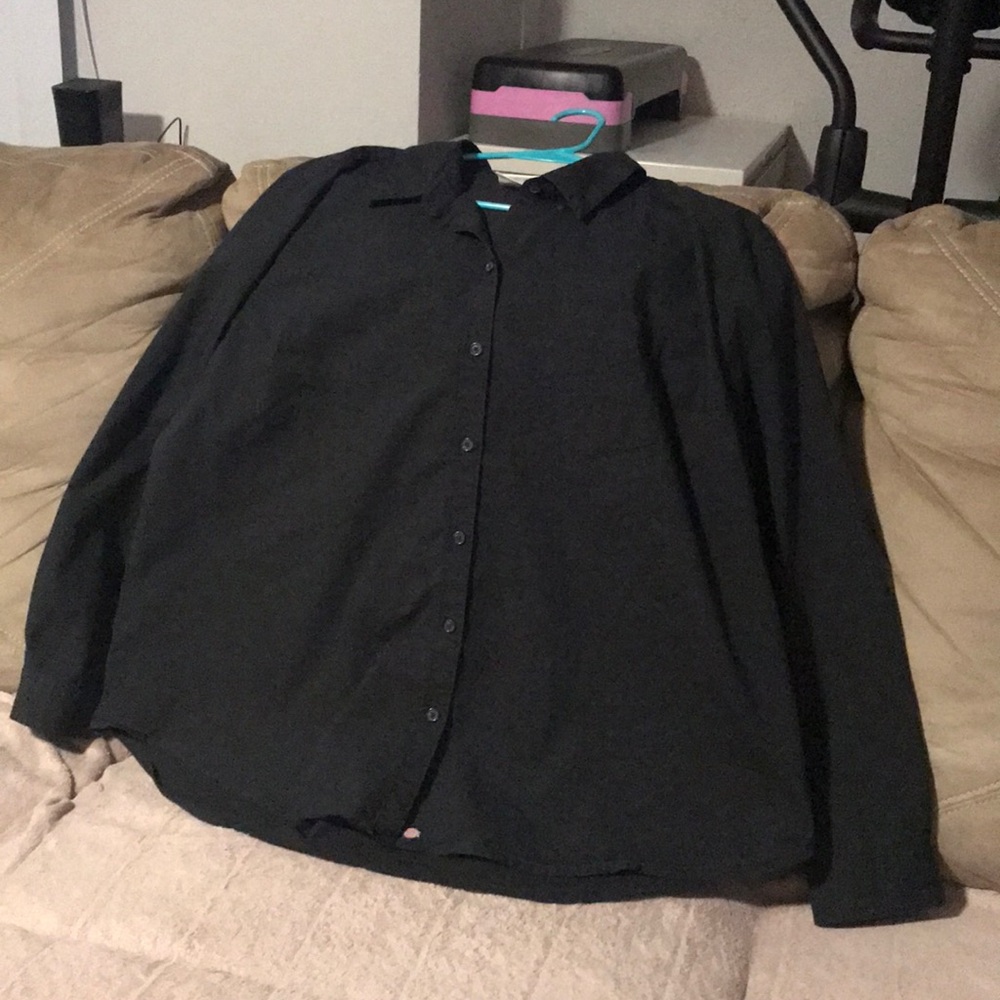 Women’s buttoned down shirt